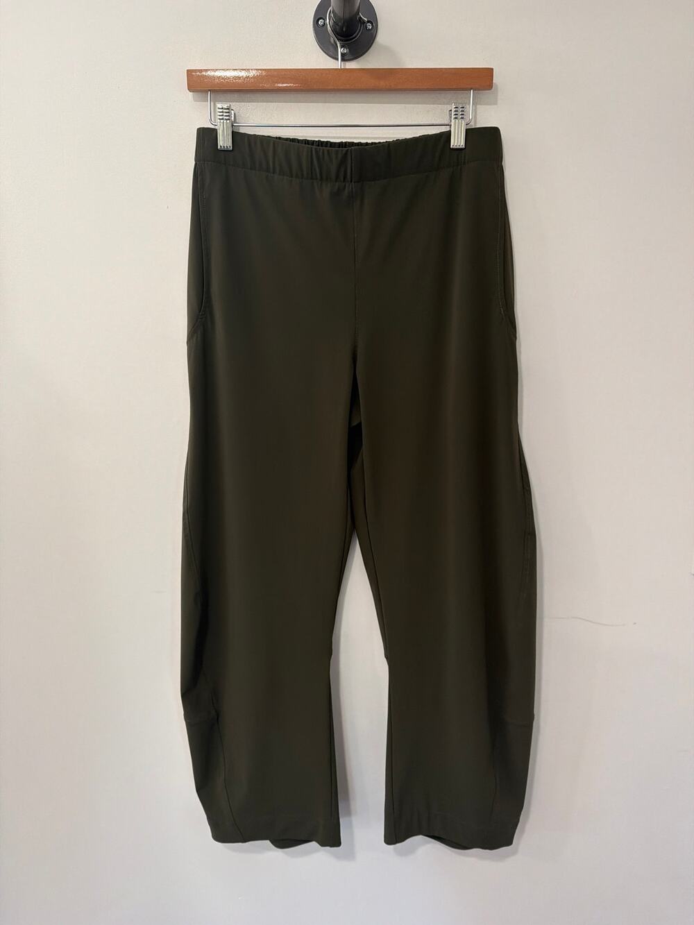 NWT Ruti The On The Loose Work Pants Barrel Leg Verdant Green Size 8